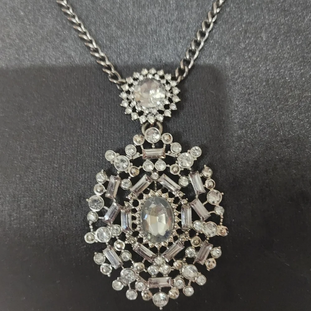 ANN TAYLOR Vintage Silver Tone Victorian Pendant Necklace - Picture 4 of 8